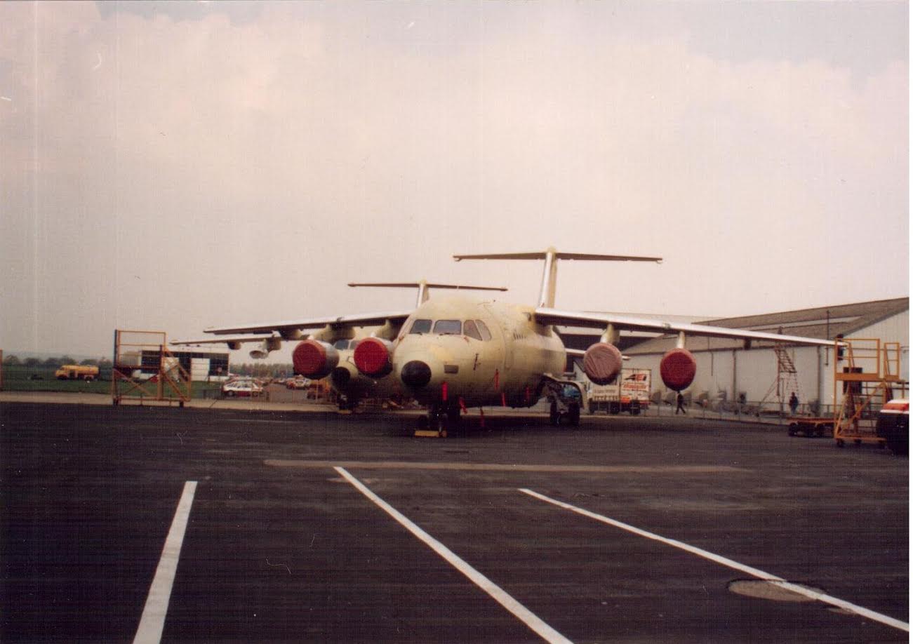 Hatfield 1991: félkész 146-osok a ma már nemlétező repülőtéren<br>(fotó: Márványi Péter)