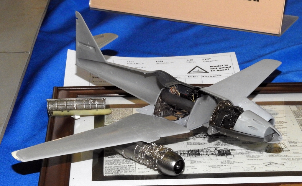 ...a Me-262-es pedig már sugárhajtóművel: épülőfélben lévő makettek