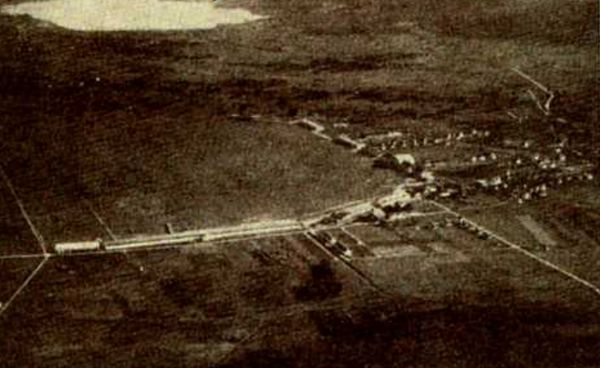 Dübendorf korabeli légifotón (további fotók: Magyar Repüléstörténeti Társaság)