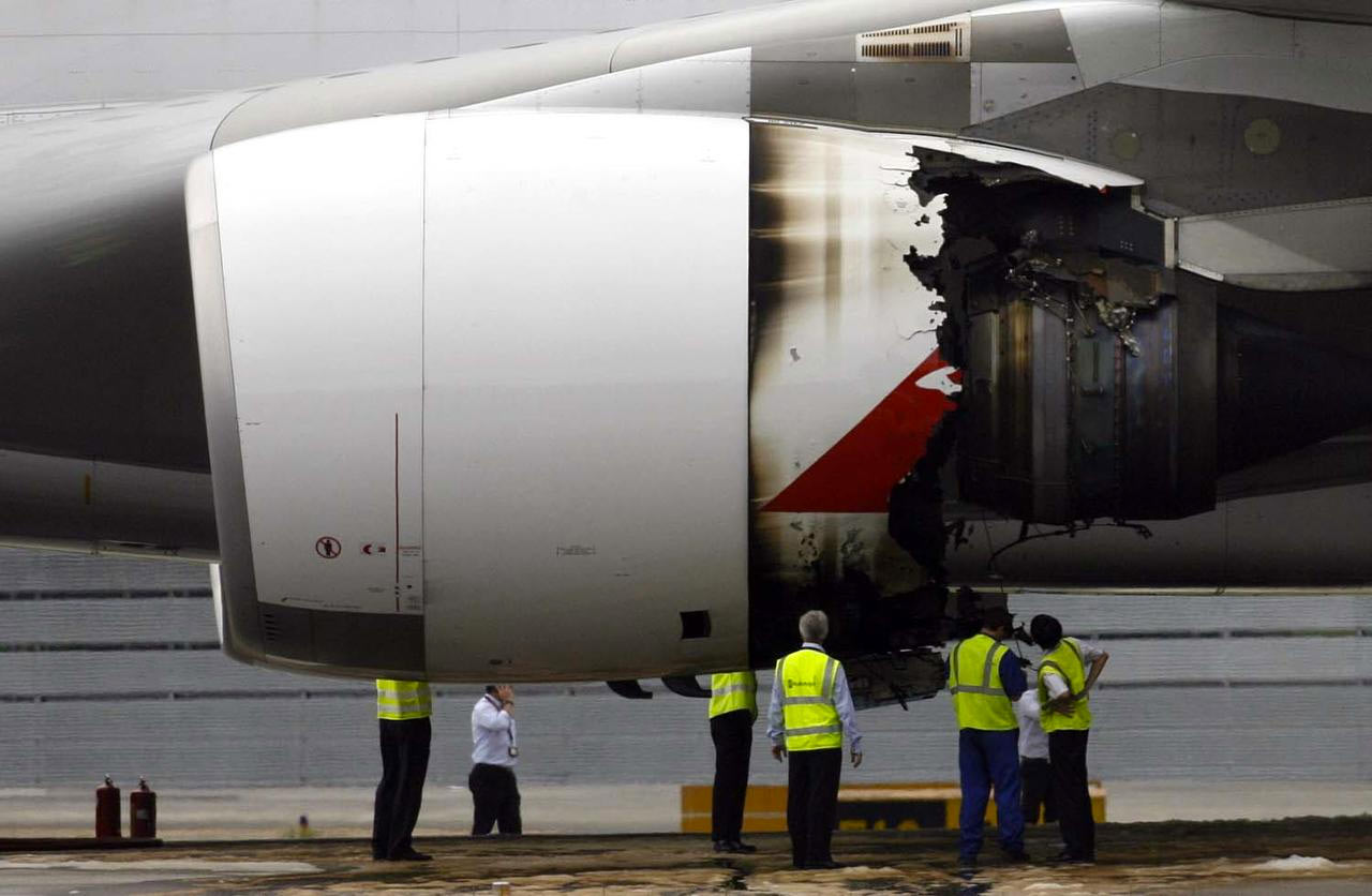 Óriásgép óriáshajtóművének hibája: Qantas A380, Szingapúr