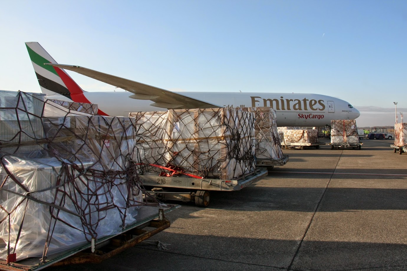 Emirates teherszállító: az, hogy a társaság a napi utasjáratot is 777-es teljesíti, egyben nagyobb padló alatti cargo-kapacitást jelent