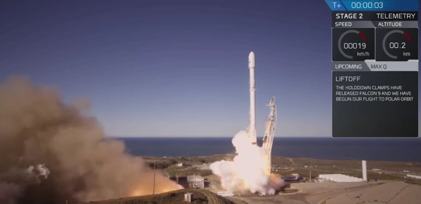Kockák a sikeres indításról és érkezésről: a Falcon-9 elemelkedik a kaliforniai kilövőpadról