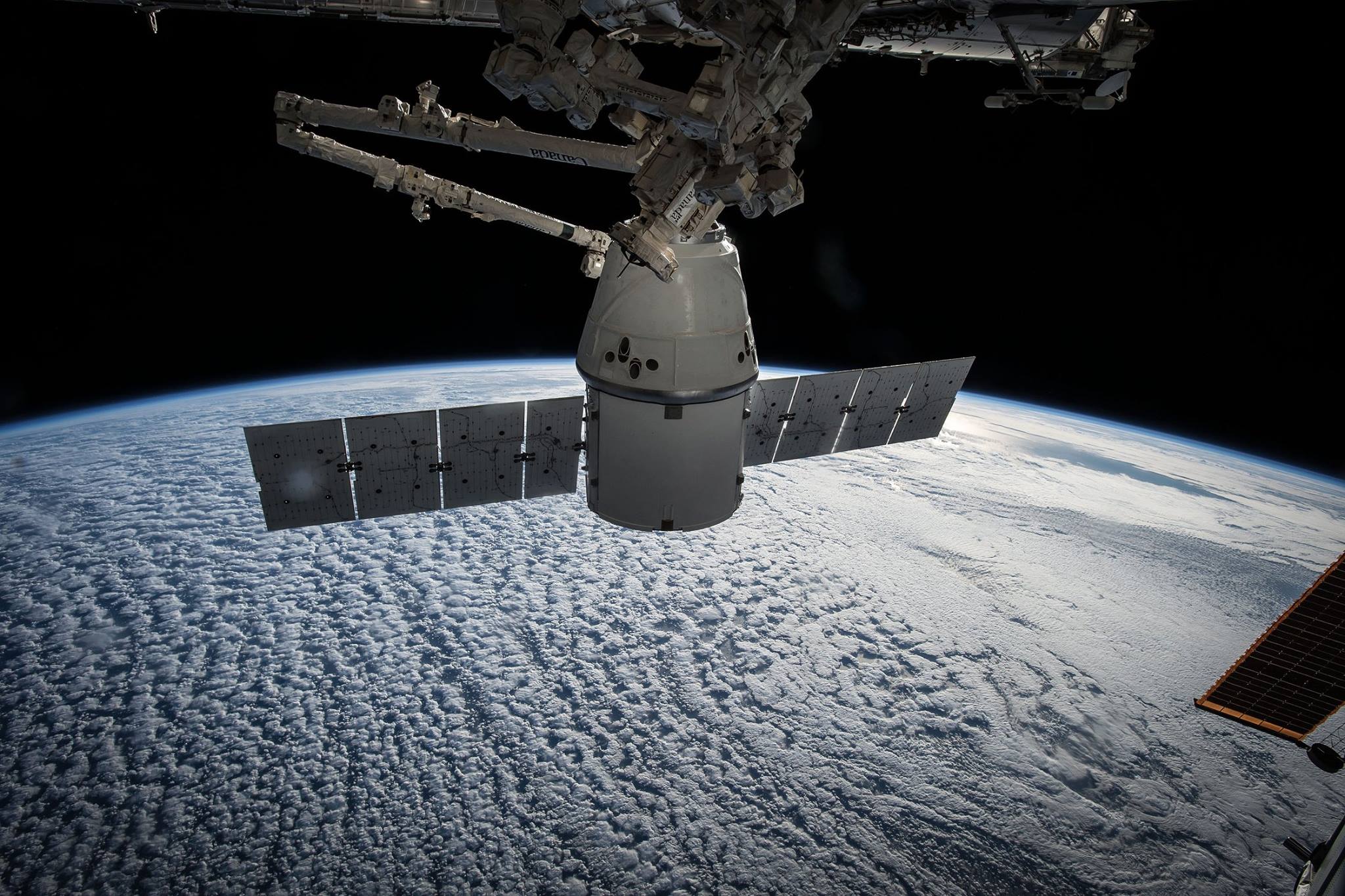 A SpaceX Dragonja teherűrhajó, de hamarosan embereket visz az ISS-re