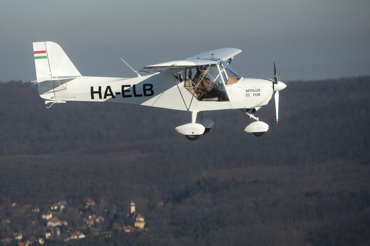 Magyar pilóták ilyen útra még nem vállalkoztak, pláne ilyen apró géppel (fotó: MTI/Illyés Tibor)