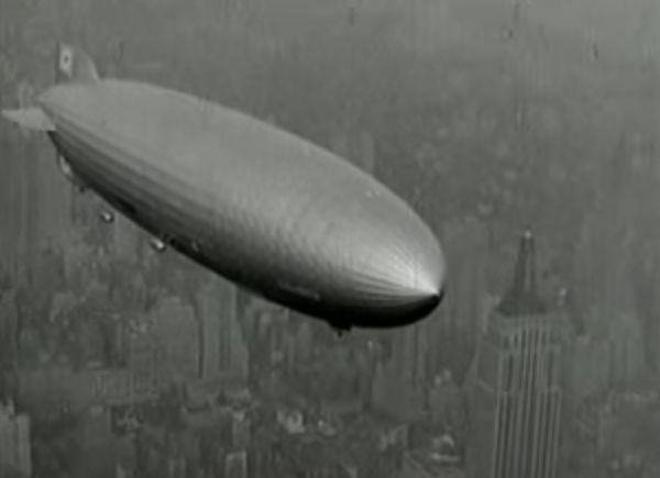 A Hindenburg New York felett
