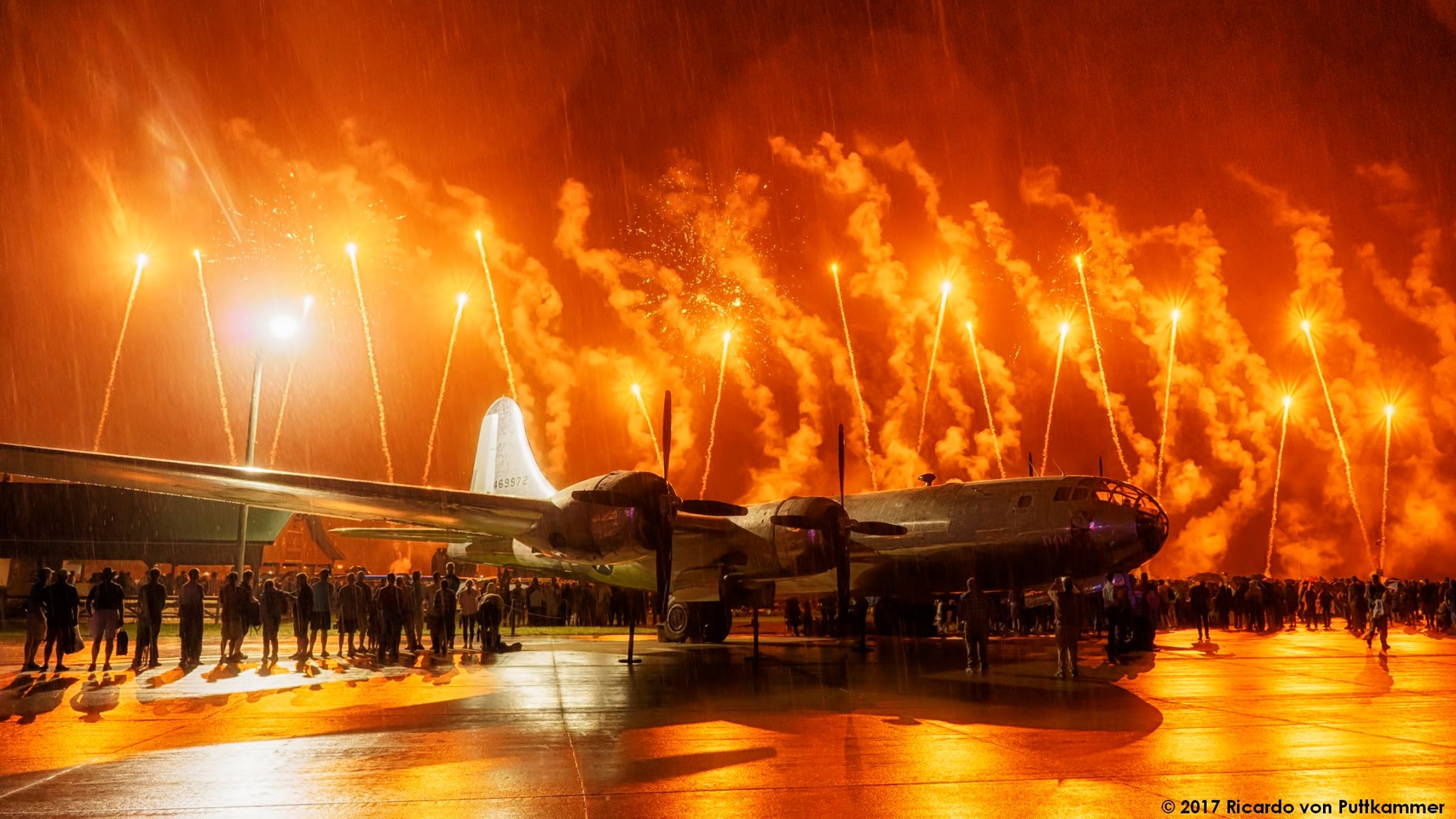 Az éjjeli show és az egyik B-29-es