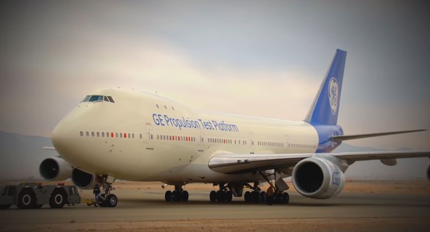Az előző tesztgép, a leghosszabb ideig üzemeltetett 100-as Jumbo, a 777-esek eredeti hajtóművével