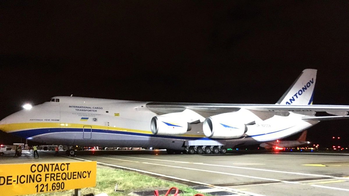 Egy Twitter-fotó szerint ez az An-124-es vitte Párizsból Kanadába a cserehajtóművet