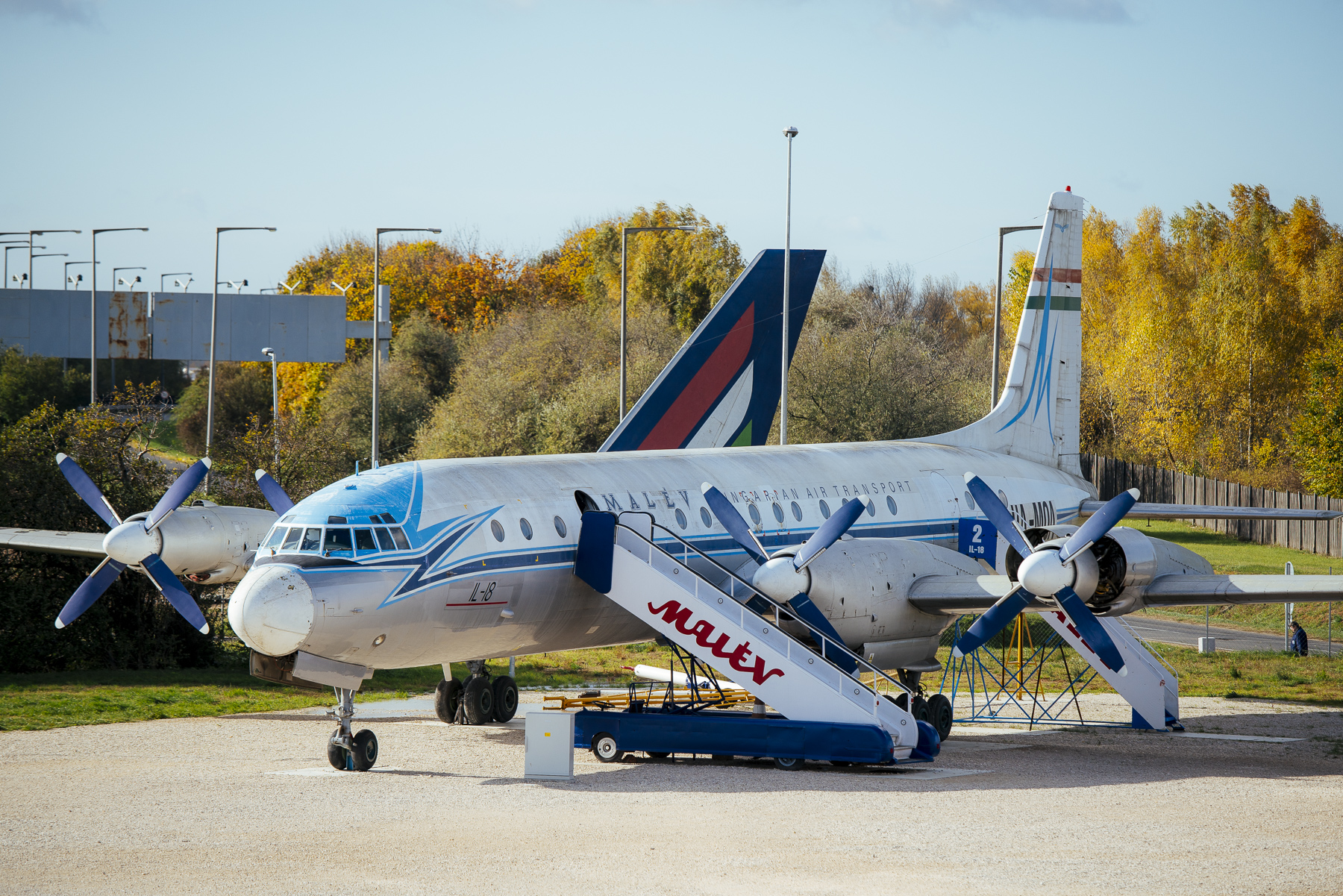 MO-Aladár mögött az Aeropark új, embelamtikus darabja, a 767-es vezérsík (fotók: Somogyi-Tóth Péter)