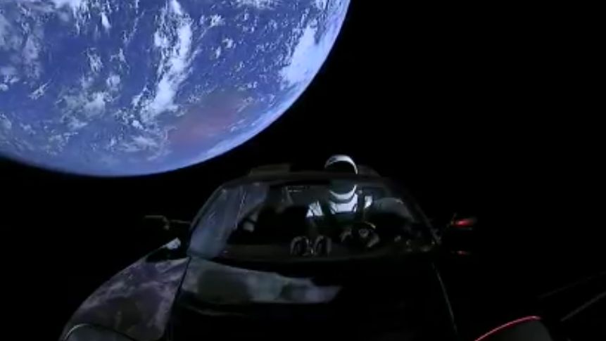 Távolodóban: a SpaceX három kamerát helyezett el az autón, különösen szépek lesznek majd a Mars-közeli képek