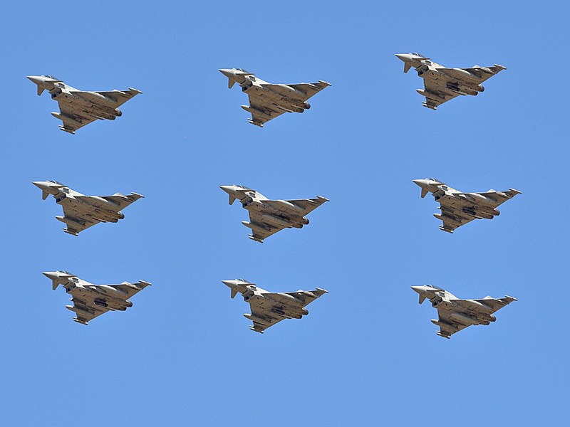 Eurofighter Typhoonok áthúzása