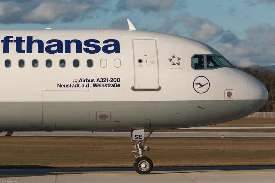 A 321-es, még mint Lufthansa utasszállító (fotó: airlinerwatch.com)
