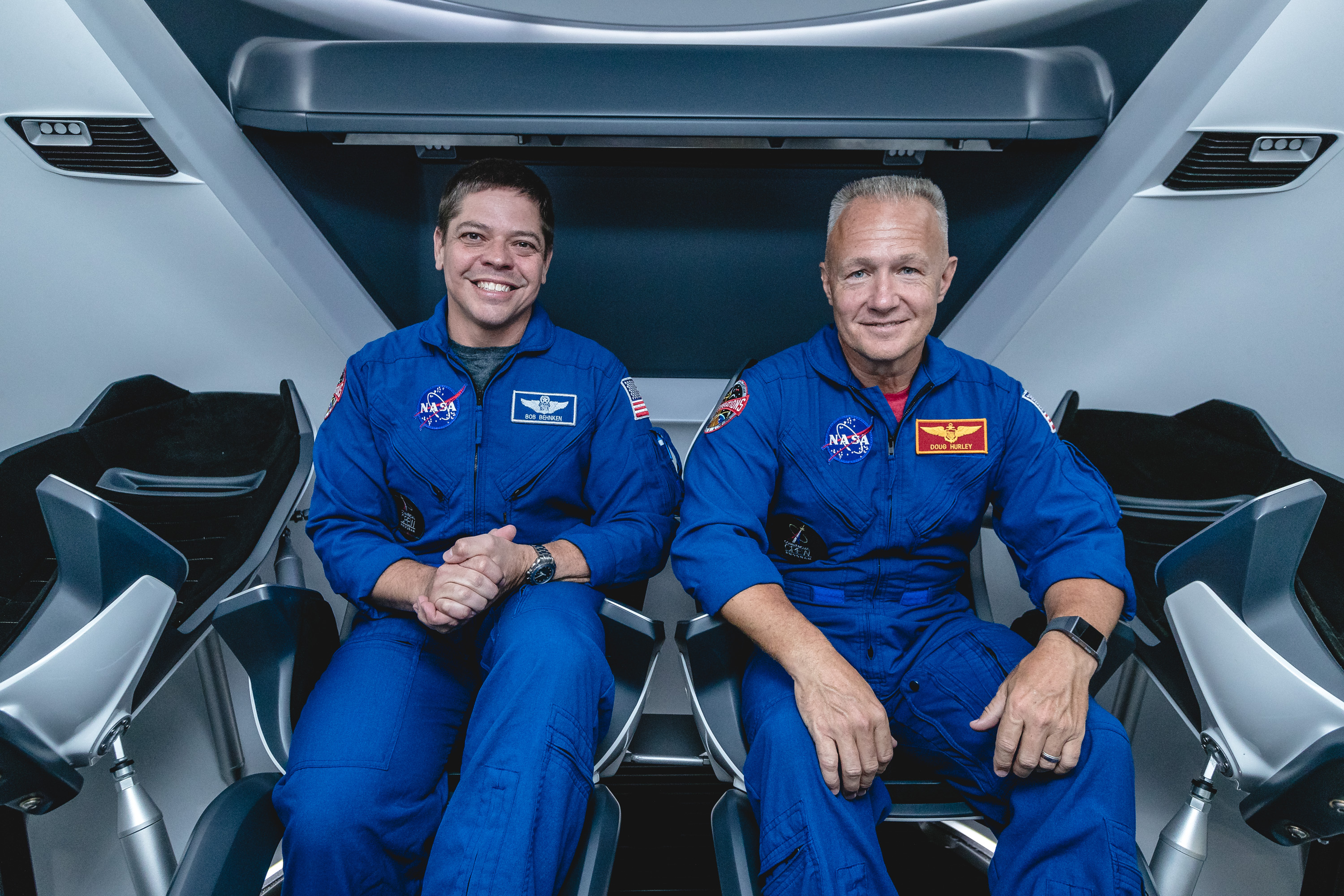Két NASA-űrhajós, Behnken és Hurley repüli be a Crew Dragont