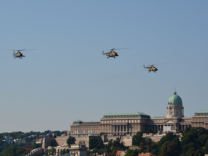 Látványos katonai légiparádét tartottak augusztus 20-án a Duna felett (fotó: Kelecsényi István)