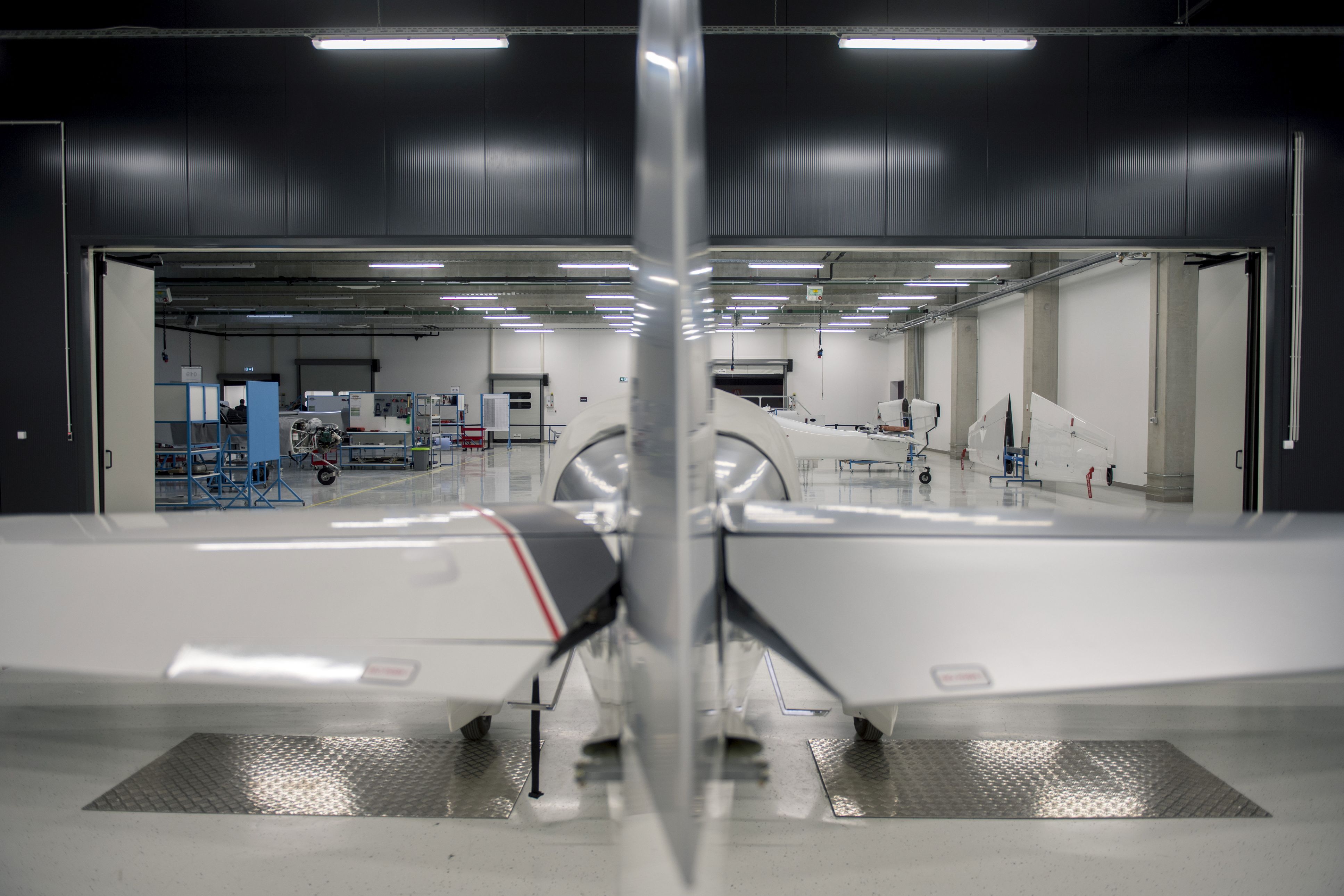 Elkészült a Magnus Aircraft kompozitüzeme a Pécs-pogányi repülőtéren (fotó: Sóki Tamás/MTI)