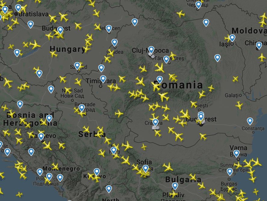 Flightradar: friss, éjszakai helyzetkép a térség légteréről