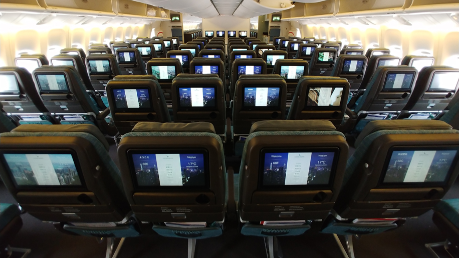 Tíz ülés egy sorban, a Cathay gépén<br>(fotók: Business Traveller)