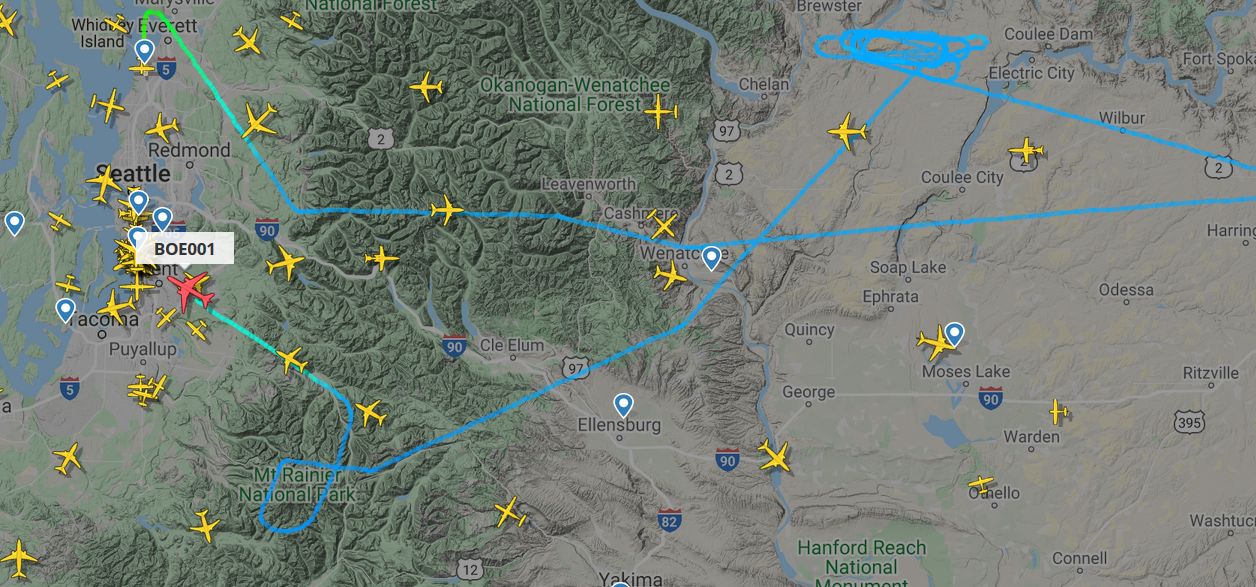 Útban Seattle felé, forduló a nagy hegy körül: a Mount Rainiernél készülnek a legszebb Boeing-fotók