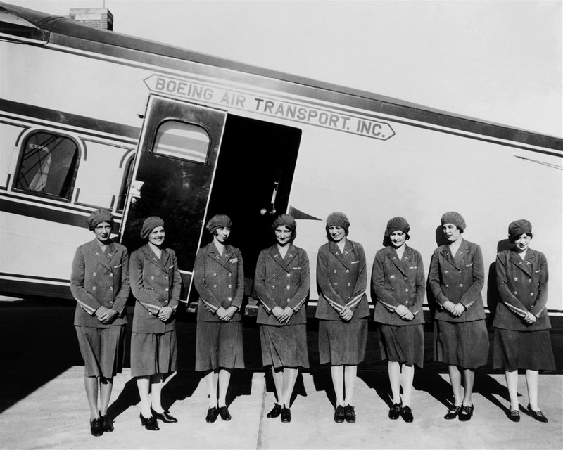 Az első stewardessek, balról a harmadik Ellen Church (fotó: National Air and Space Museum, thisdayinaviation.com)