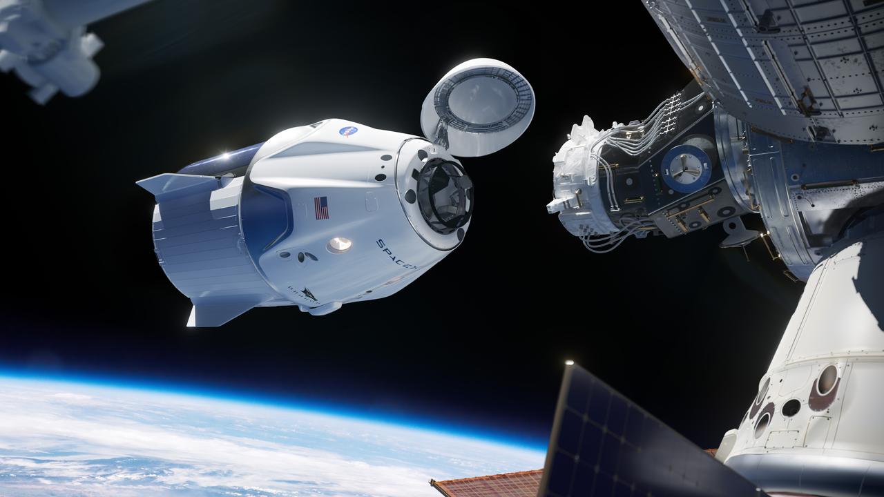 A Crew Dragon közelíti az űrállomást – a jövőben szállíthat orosz űrhajósokat is (fotó: NASA)