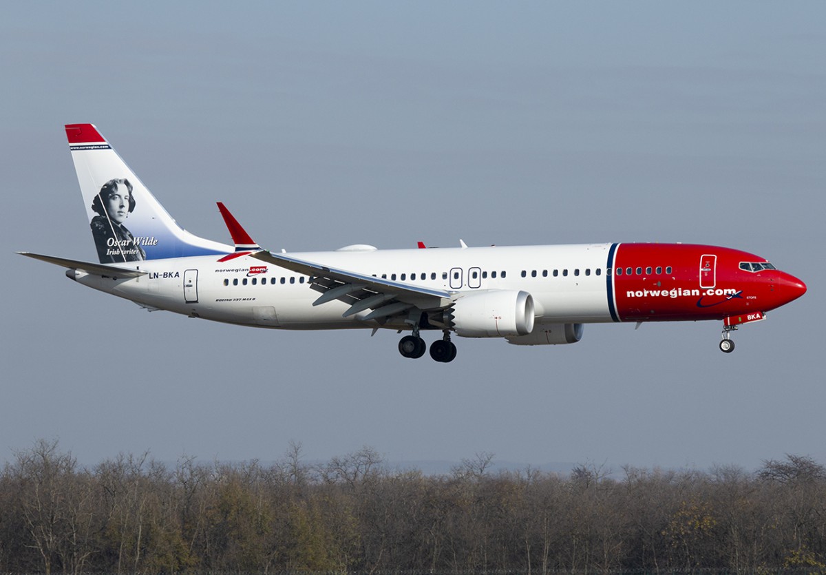 A Norwegian egyik Boeing 737 MAX 8 típusú repülőgépe, ilyenek lettek kényszerpihenőre küldve, a típus hibája miatt korábban (fotók: Kohutovics Bence)