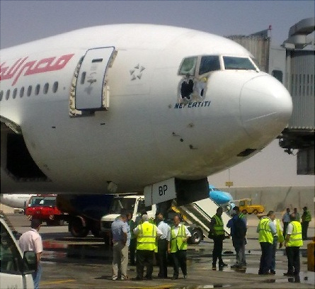 A sérült 777-es <br>(fotó: austrianwings.info)