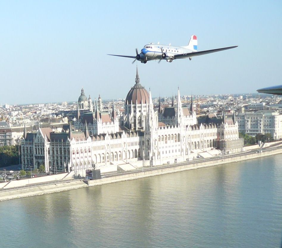 Li-2-es és DC-3-as a Duna fölött – ennyi maradt a repülőünnepből 