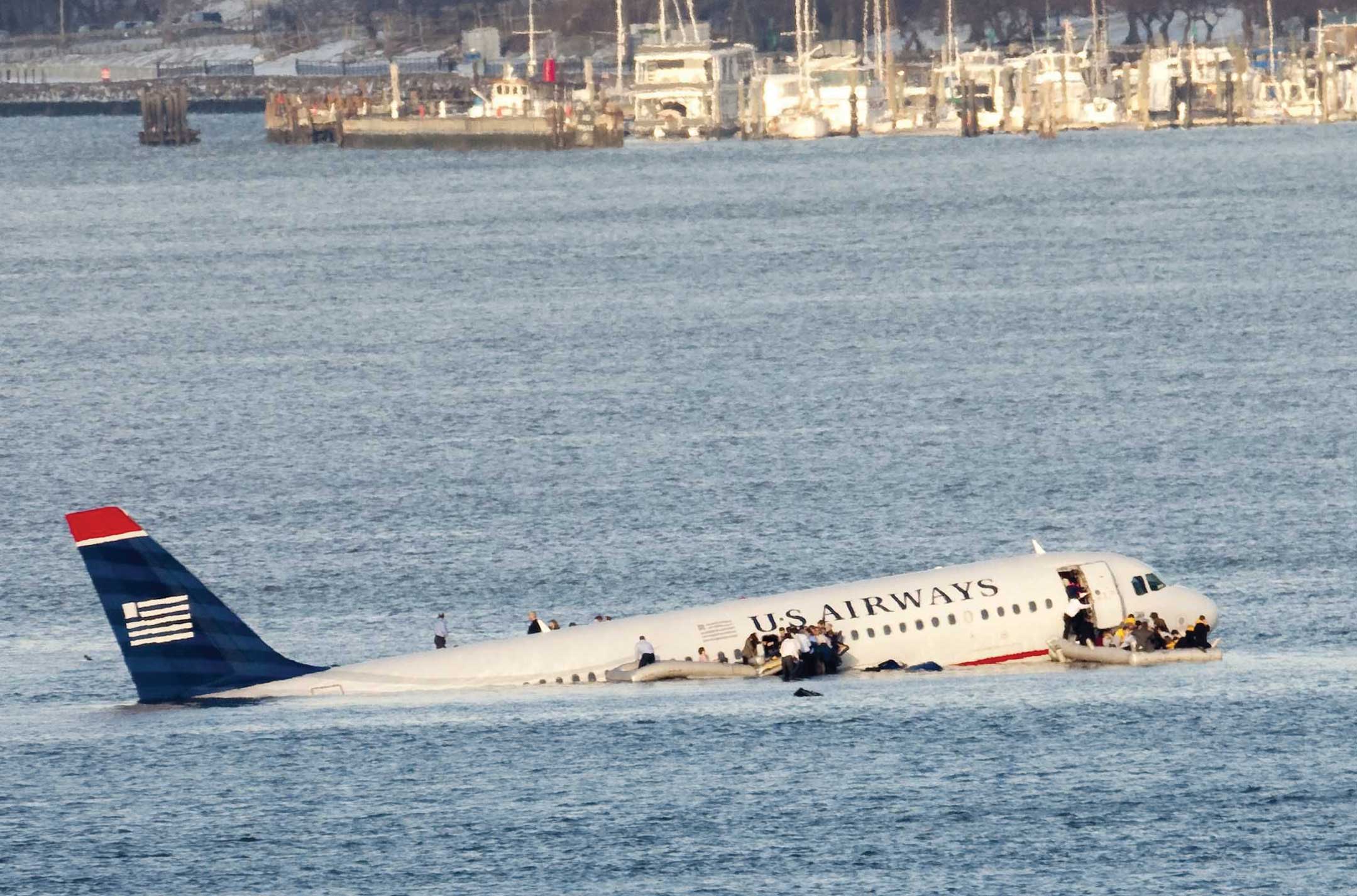 Csoda a Hudson-ön: a vízre szállt A320-as  <br>(fotó: flightglobal.com)