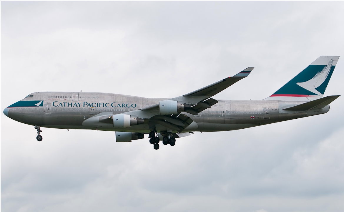 A cargogépnek átalakított Cathay 747-400-asok egyike <br>(fotó: kiitotie.net)