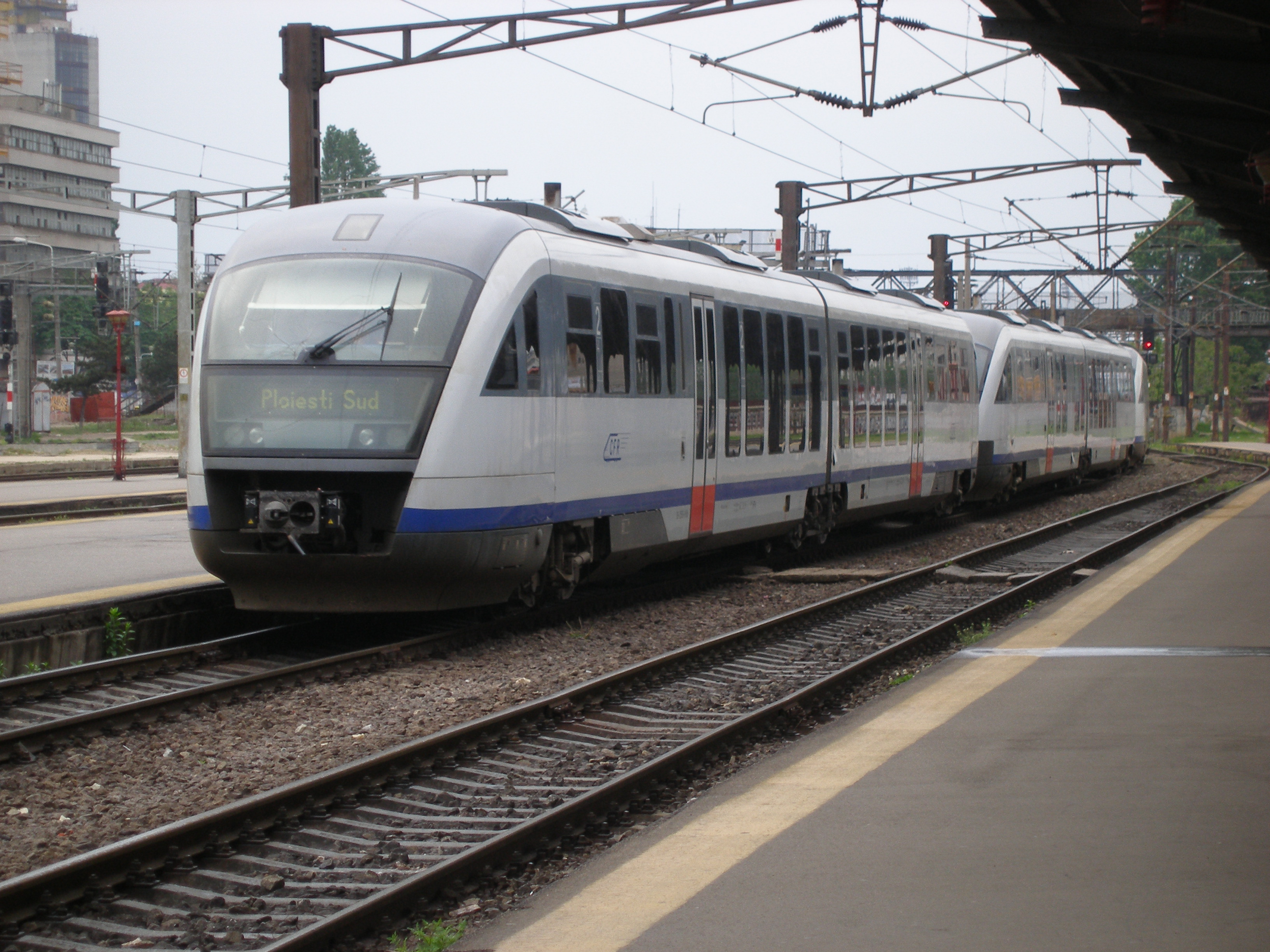 Még mindig a dízelüzemű Siemens Desirók számítanak a CFR egyik legkorszerűbb vasúti járműveinek. A román vasúttársaság lépéskényszerben van, így negyven plusz negyven villamos motorvonatra írtak ki tendert (fotó: T. Hámori Ferenc)