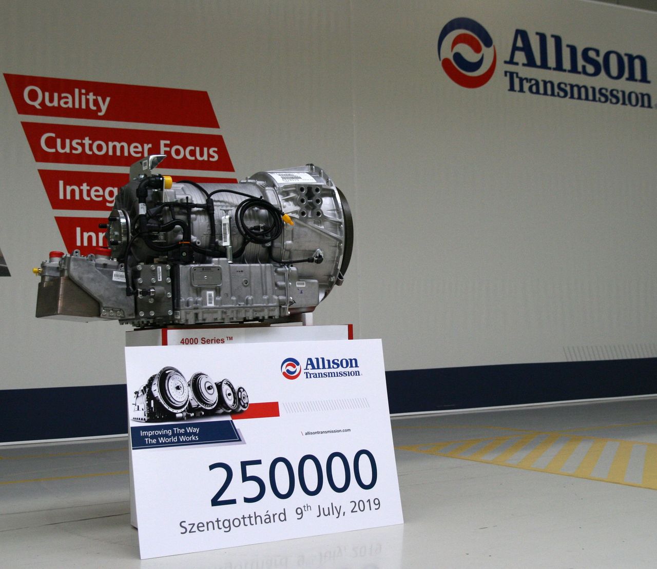 A 250 ezredik Allison automata sebességváltót egy Van Hool EX buszba építik be
