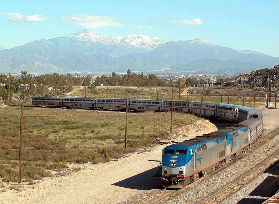 A leghosszabb távú Amtrak-járat a floridai Orlando és a kaliforniai Los Angeles között közlekedő Sunset Limited (Naplemente) expressz. A kép Kaliforniában készült 2005 februárjában. A képre kattintva galéria nyílik (fotók: Indóház-archív | RailroadForums.com)