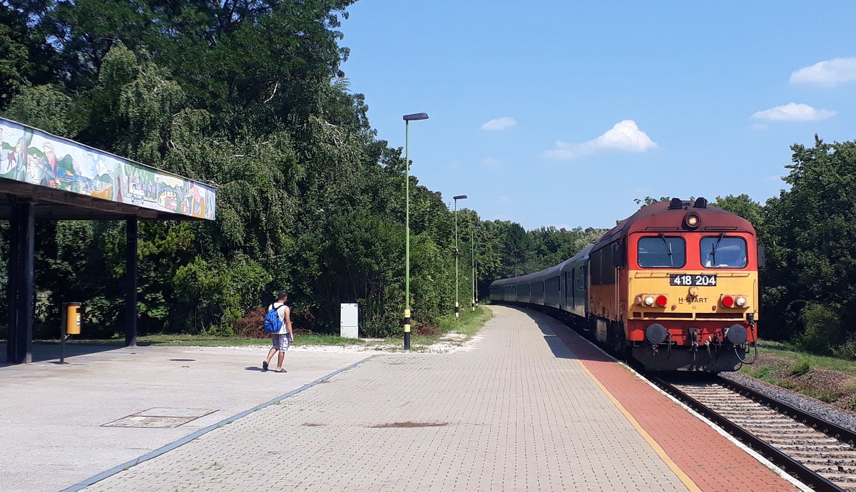 Klasszik Csörgő vontatta Tekergő érkezik Záhonyból Zánkafürdőre augusztus 10-én (fotók: Joó Ferenc)