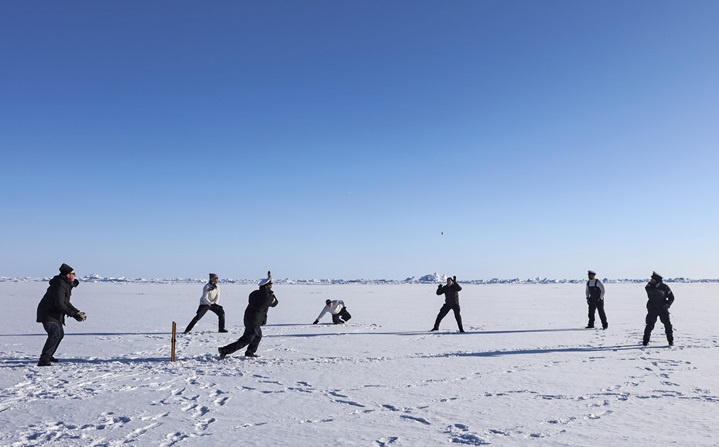 Krikettmérkőzés az Északi Sarkon