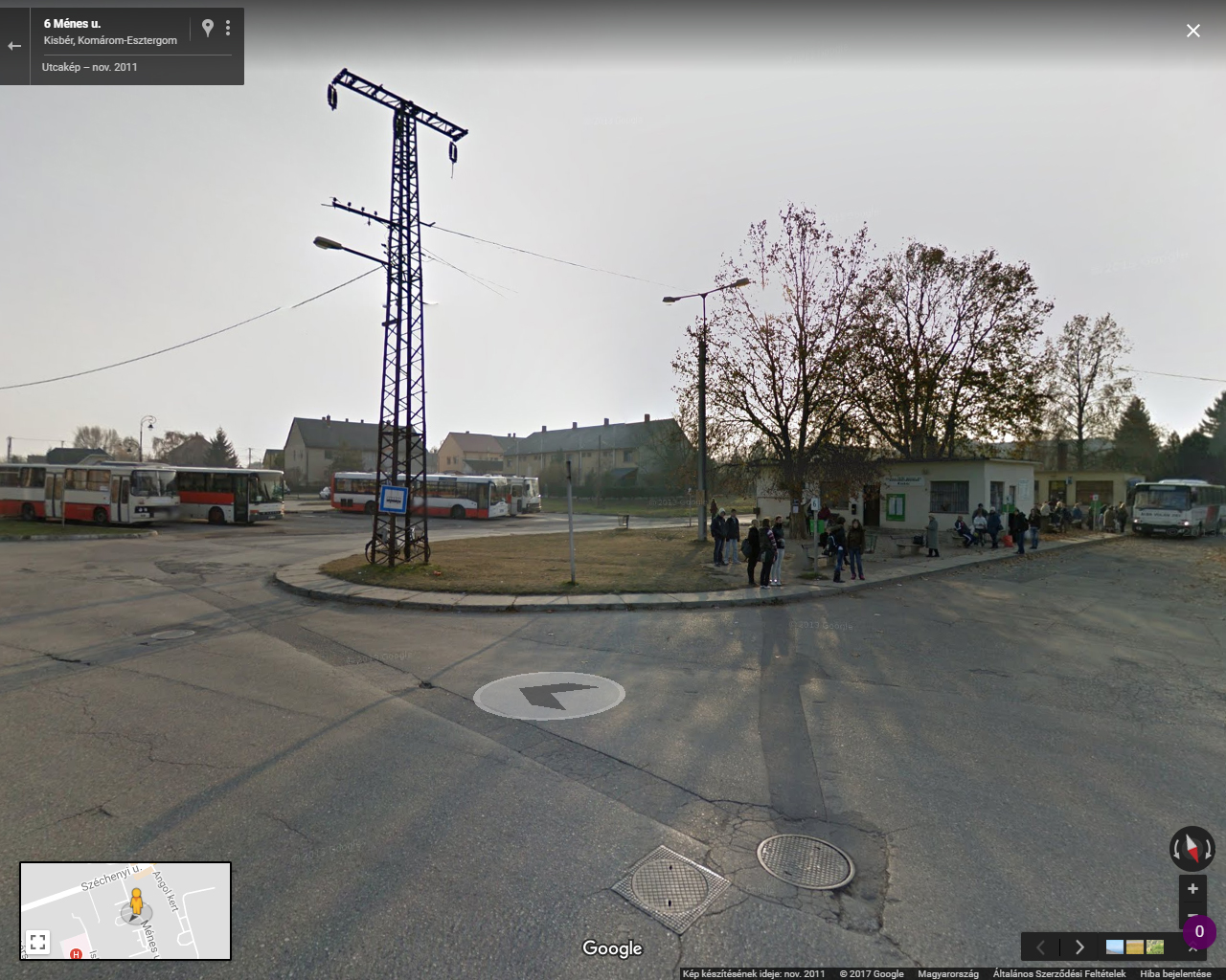 Hat éve, 2011 novemberében ilyennek látta a Street View a kisbéri buszállomást