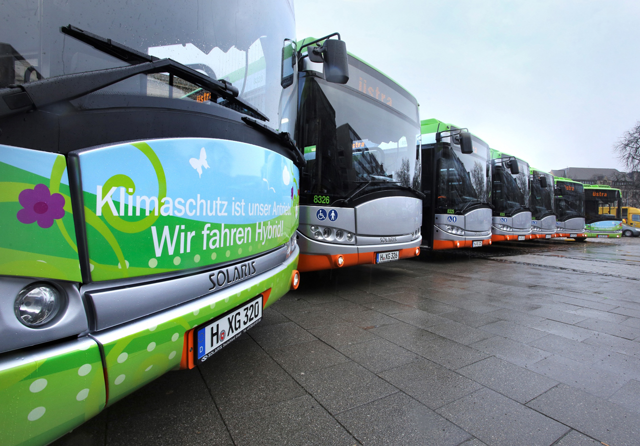 Az Üstra ma összesen huszonhét Solaris Urbino 18 típusú csuklós buszt üzemeltet Allison H 50 EP hibrid rendszerrel Hannoverben. A lakosok nagyra értékelik a sokkal alacsonyabb zajterhelést (fotók: Allison Transmission)