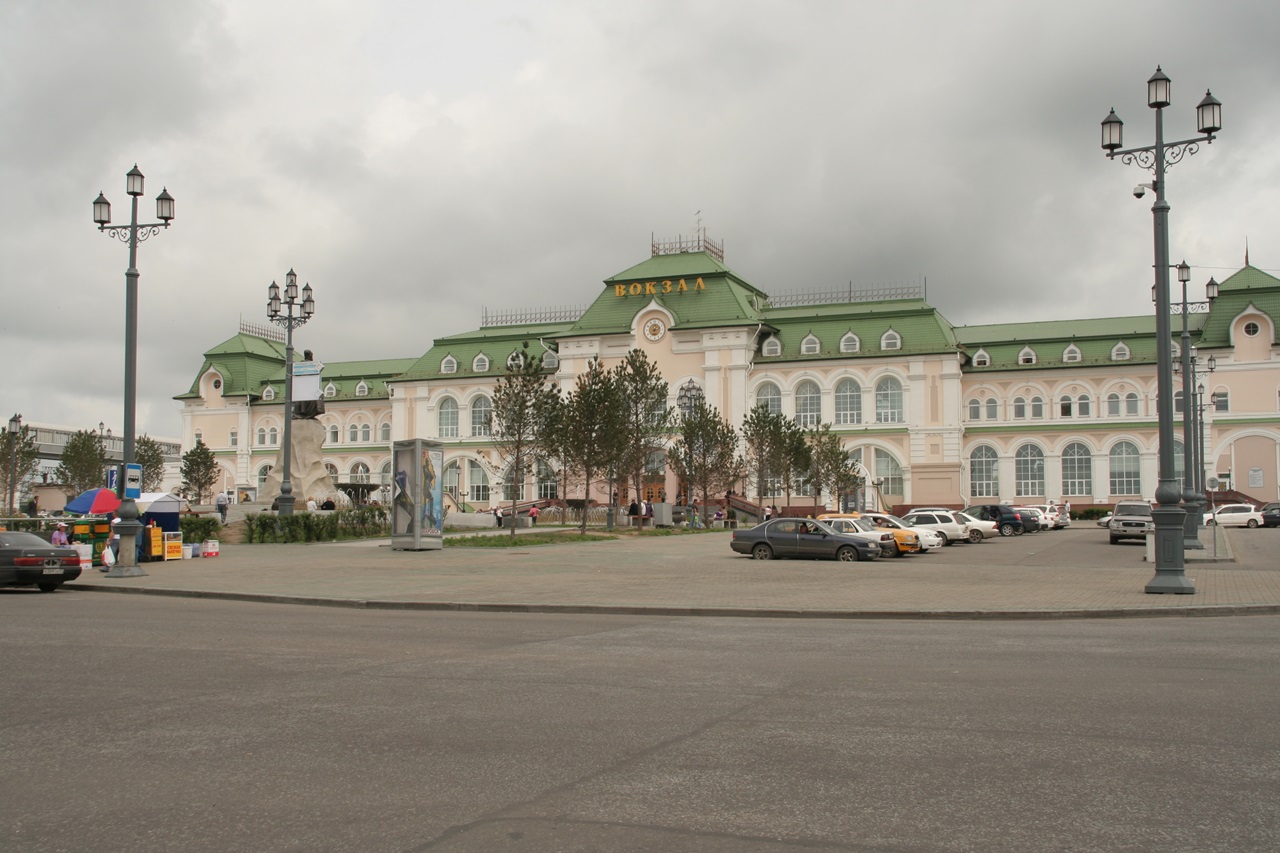 Habarovszk-1 nemrég felújított felvételi épülete a város felől. A képre kattintva galéria nyílik (fotók: Hrotkó Miklós)
