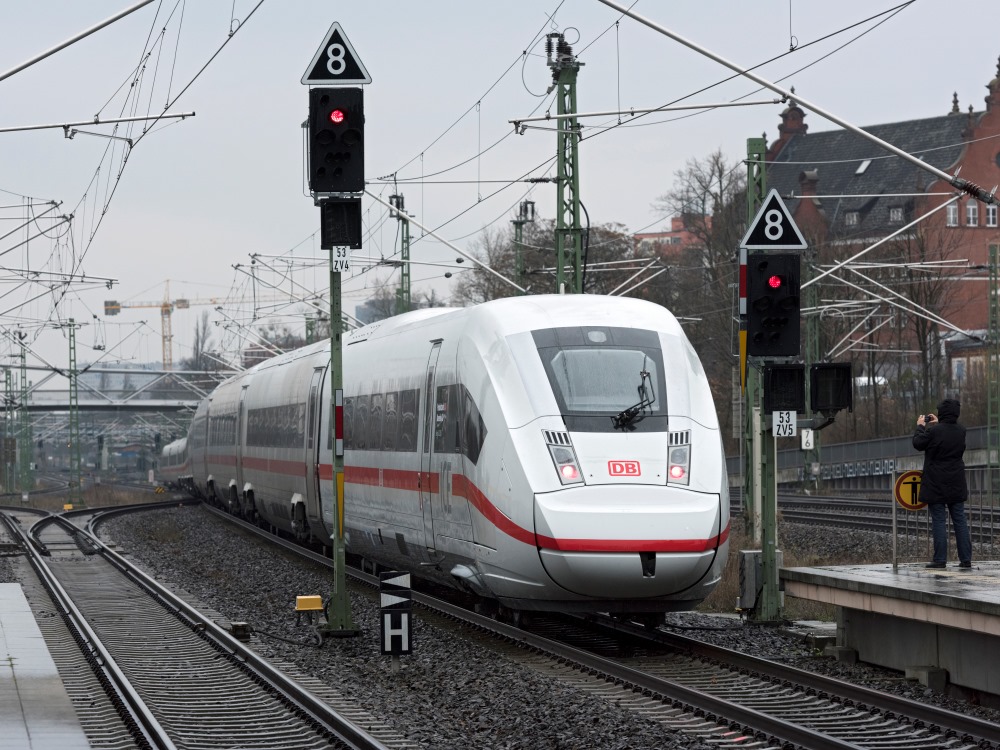 A DB-nél a 412-es sorozatba sorolt motorvonatok az opcionális mennyiség lehívása esetén nyugdíjba küldik majd Németország első nagysebességű vonatait, az első- és második generációs ICE-szerelvényeket. Persze erre még legalább öt–tíz évet kell várni