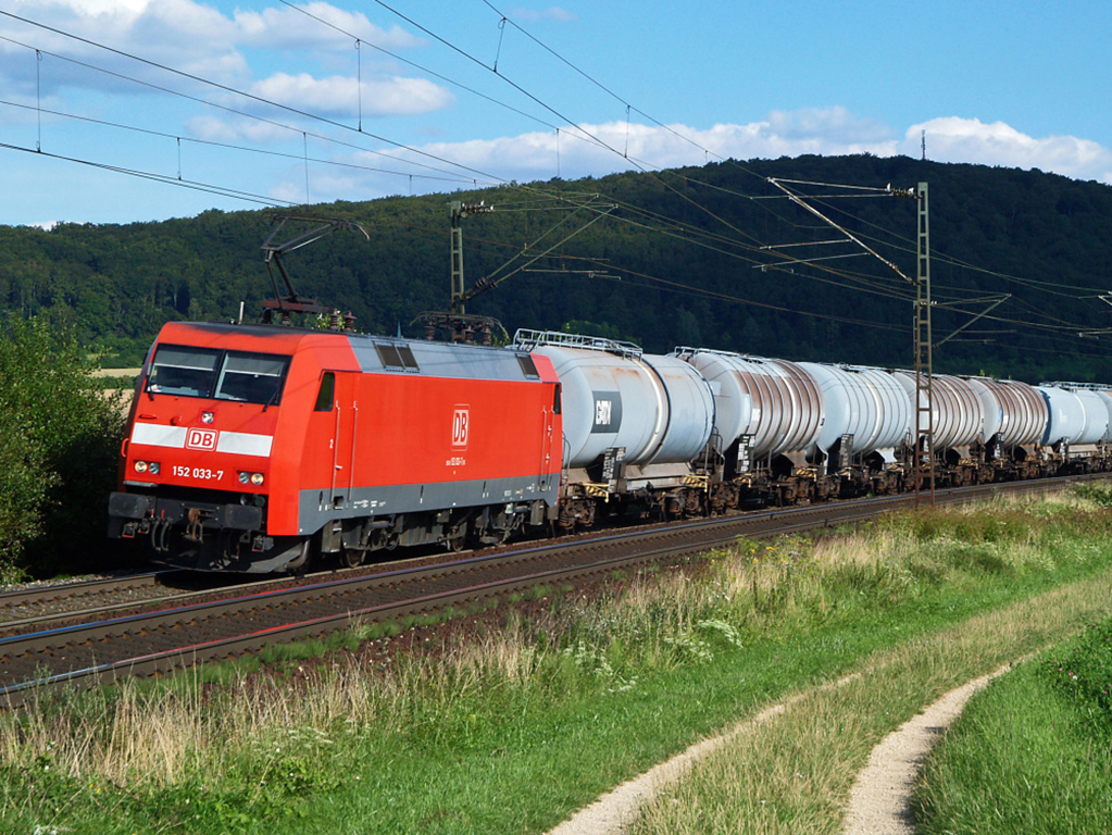 A vasúti szállítás terén a villamos betáplálás kifejezetten energia- és környezetkímélő megoldás, azonban szükséges hozzá a megfelelő infrastuktúra kiépítése (forrás: Railway Gazette)
