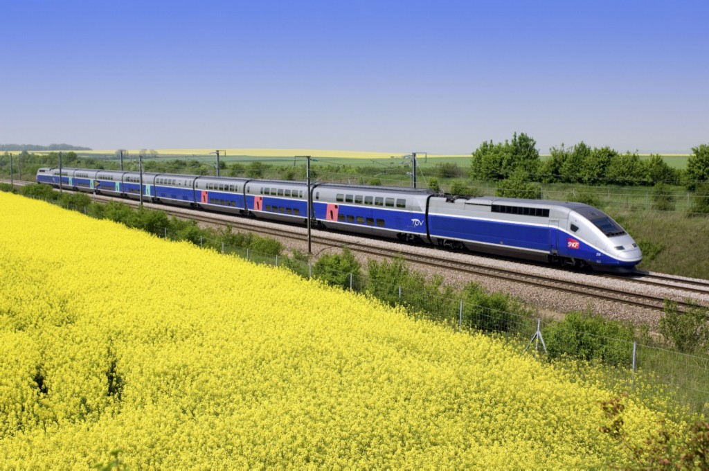 Egy kétszintes TGV Euroduplex-szerelvény hasít valahol Franciaországban (fotó: railteam.co.uk)