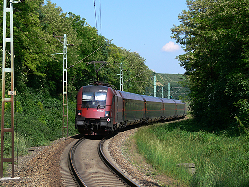 Báti András felvételén egy terelt Railjet halad a Győr–Sopron vonalon. Manapság még álom a nagyobb sebesség, de remélhetőleg 5-7 éven belül valóság lehet belőle