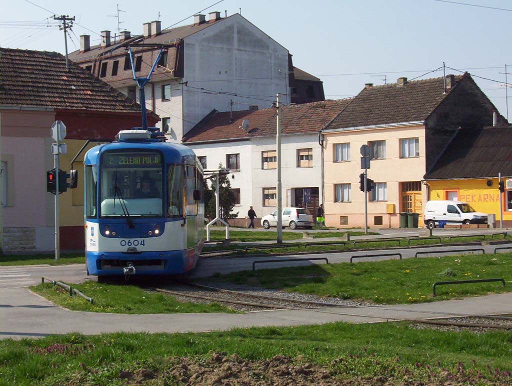 Zeleno Polje végállomáson fordul egy felújított T3-as