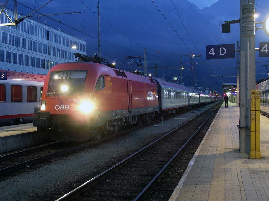 Érkezés után Innsbruckban. Mondi István felvételén a Voralberg EuroNight várakozik, a Zürichsee pár másodperce indult Svájc felé
