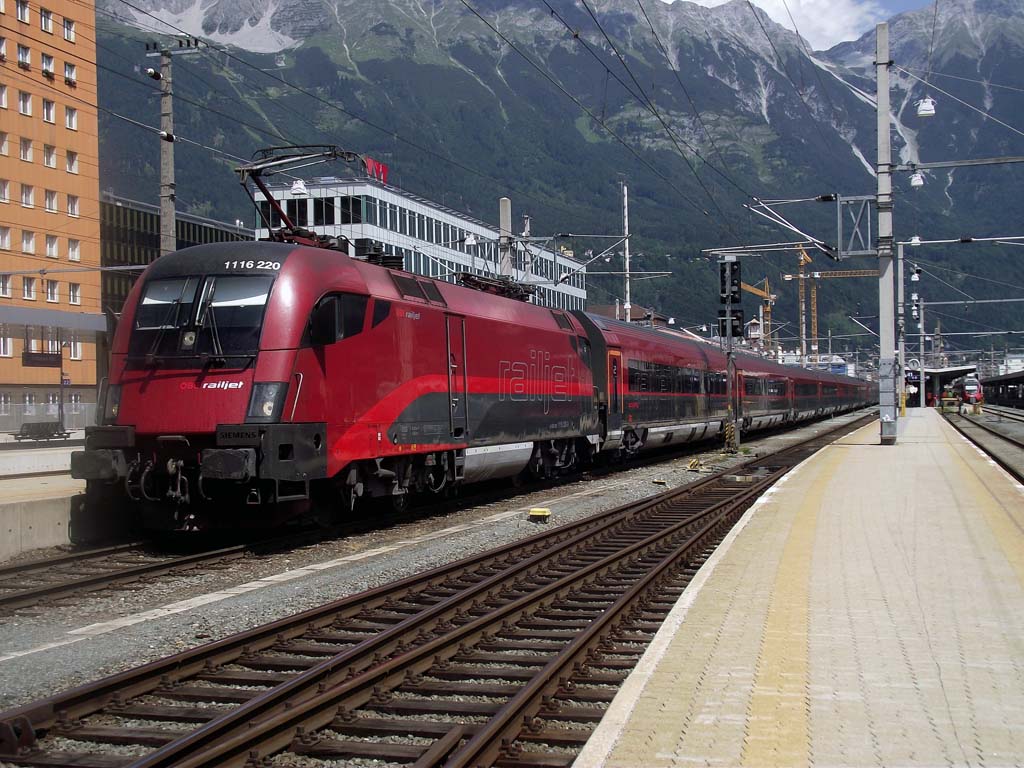 Ismét Innsbruck, és a Wien Westbahnhofról érkezett, az egykori Transalpin számát viselől 162-es Railjet