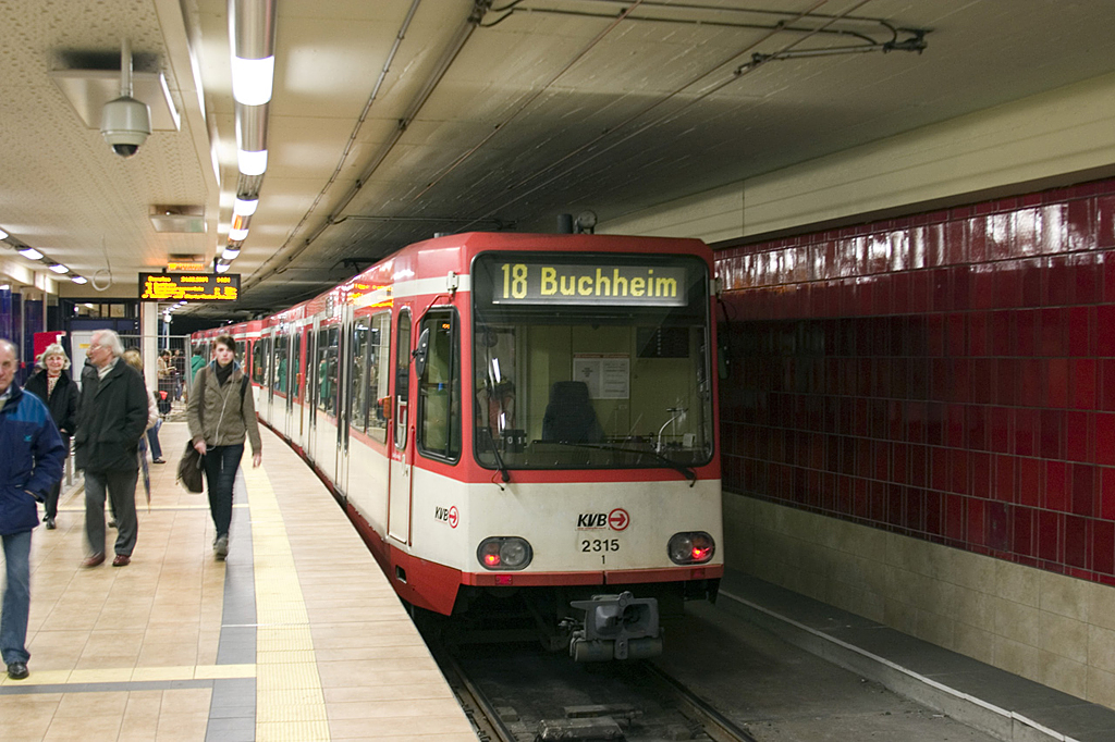 Köln egyik meghatározója a Stadtbahn B típusú kocsi