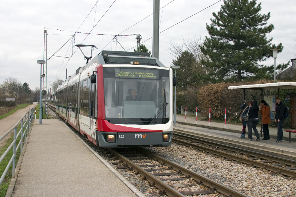 Az OEG Variobahnjai még a chemnitziek kissé szögletes, buszszerű megjelenését kapták