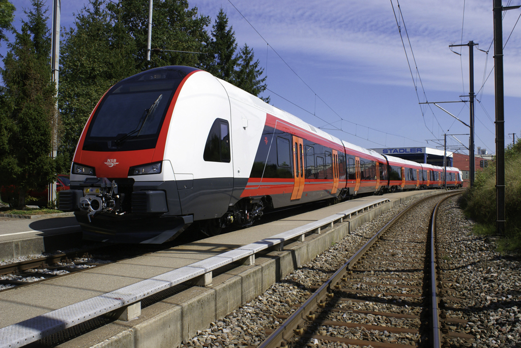 Flirt típusú IC motorvonat a norvég vasúttársaság tulajdonában. Hasonló járművekre számíthatunk <br />(fotó: Stadler)