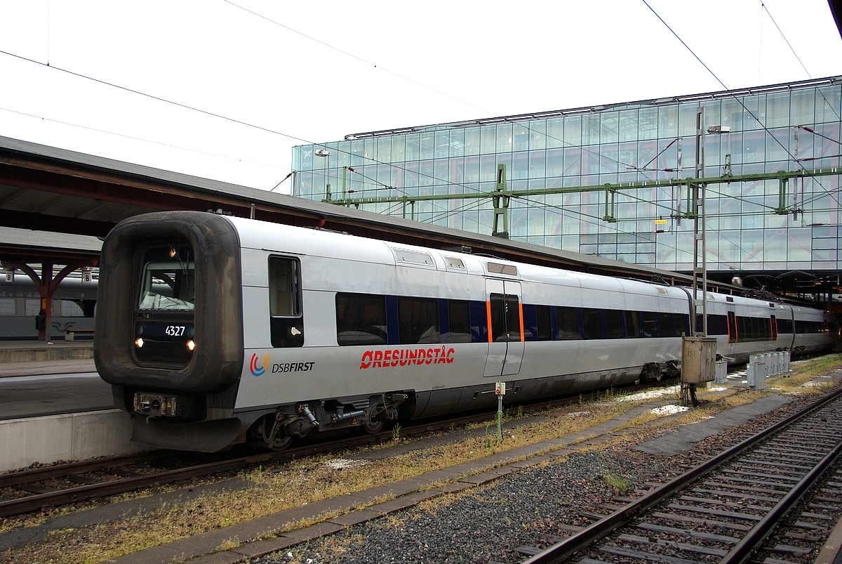 A DSBFirst járműflottájára jóval büszkébb lehet, mint pénzügyi stratégiájára. A Bombardier Contessa az egykori ABB Scandia IC3-as vonatainak, valamint a kanadai gyártó Regina sorozatának ötvözete. A szerző felvétele Göteborg pályaudvarán, a DSBFirst hálózatának svédországi végpontján készült