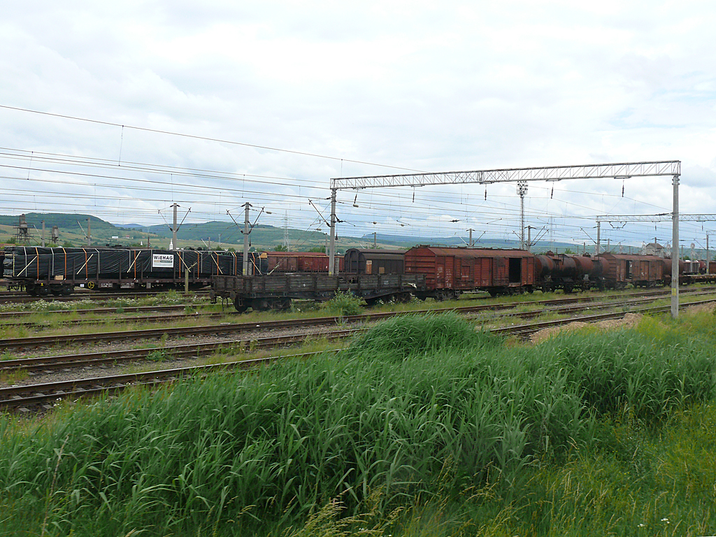 Dés teherpályaudvara, a gaz verte, rozsdásodó vágányok nemcsak a magyar vasútra jellemzők<br>(fotó: Kemsei Zoltán)