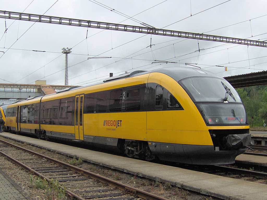Jól mutat a sárga szín a Desirónak is. A szlovák flotta a konkurens Bombardier motorvonataiból áll majd<br>(a képek forrása: Wikipedia)